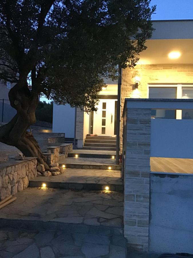 Moderner Bungalow Mit Meerblick ルン エクステリア 写真