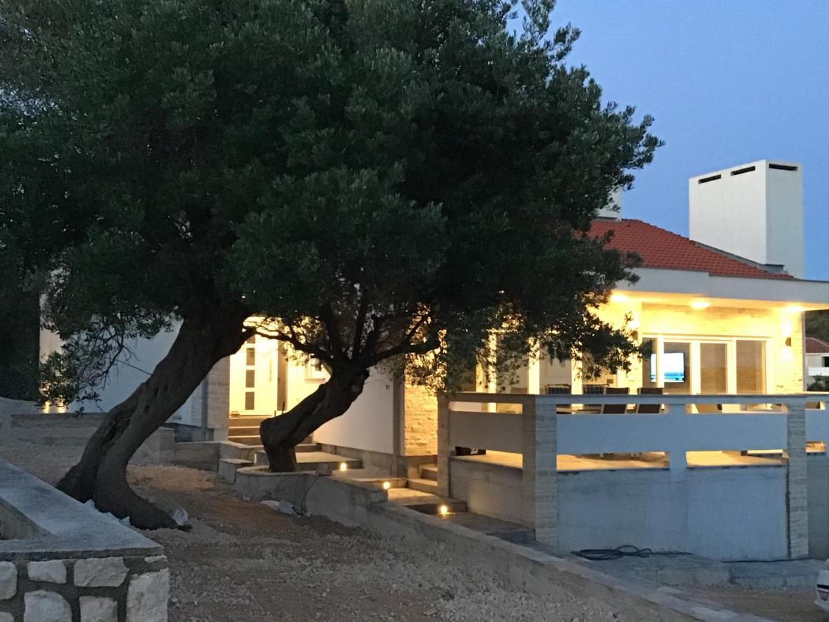 Moderner Bungalow Mit Meerblick ルン エクステリア 写真