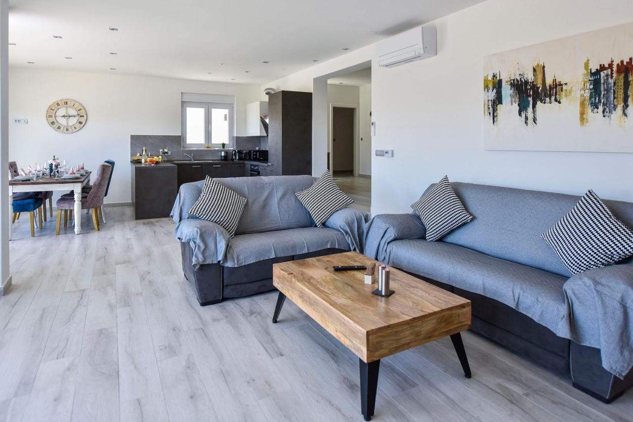 Moderner Bungalow Mit Meerblick ルン エクステリア 写真