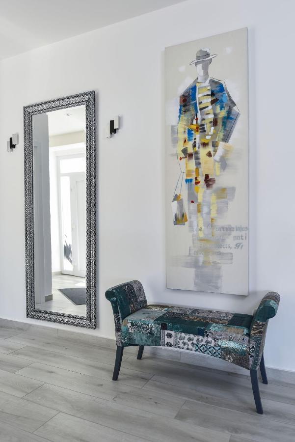 Moderner Bungalow Mit Meerblick ルン エクステリア 写真