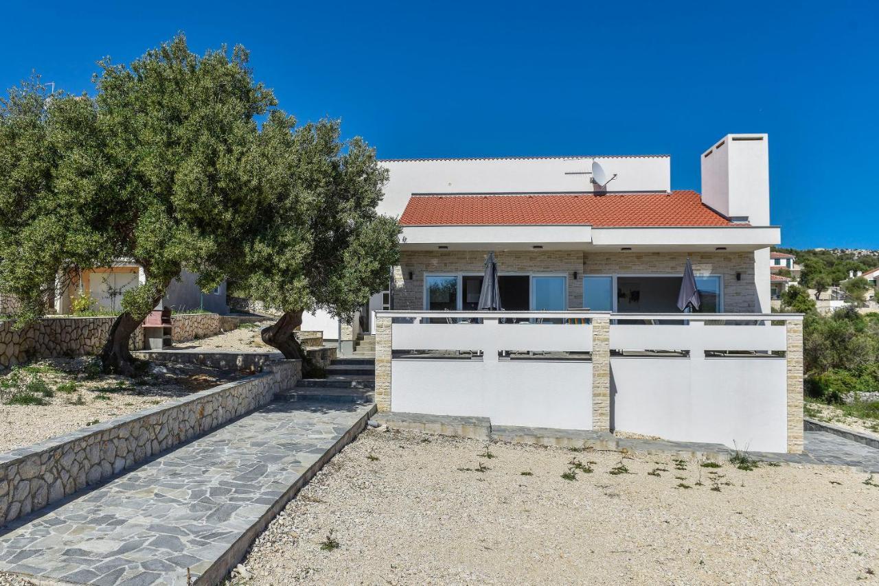 Moderner Bungalow Mit Meerblick ルン エクステリア 写真