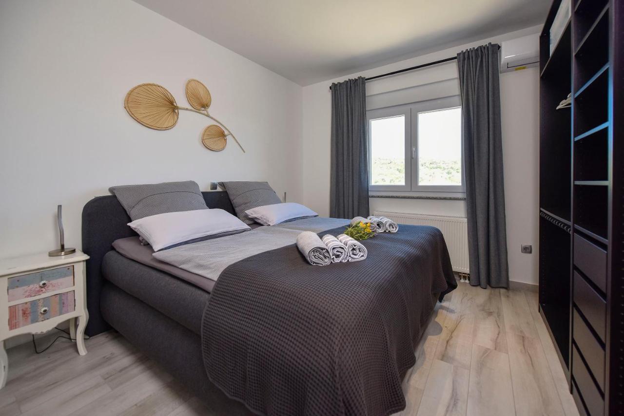 Moderner Bungalow Mit Meerblick ルン エクステリア 写真
