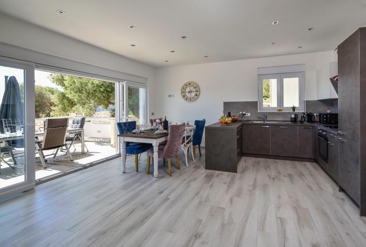 Moderner Bungalow Mit Meerblick ルン エクステリア 写真